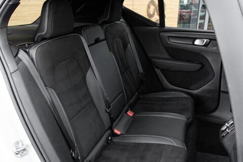 Volvo XC40 D3 R-DESIGN PRO 33