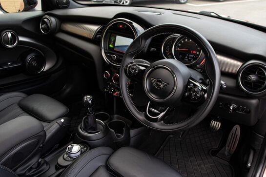 Mini Hatch COOPER EXCLUSIVE