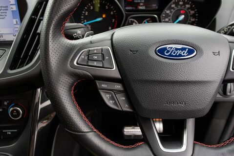 Ford Kuga ST-LINE EDITION 19