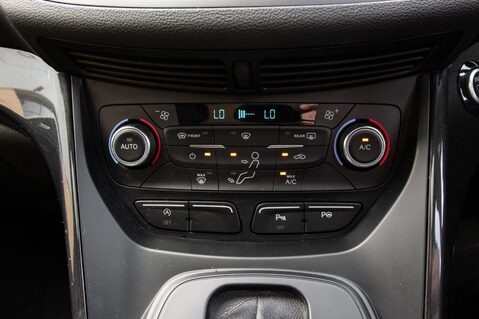 Ford Kuga ST-LINE EDITION 32
