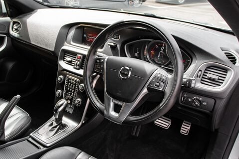 Volvo V40 D4 R-DESIGN PRO 4