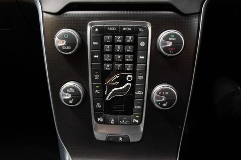 Volvo V40 D4 R-DESIGN PRO 32