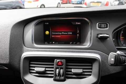 Volvo V40 D4 R-DESIGN PRO 24