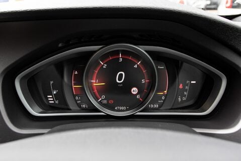 Volvo V40 D4 R-DESIGN PRO 15