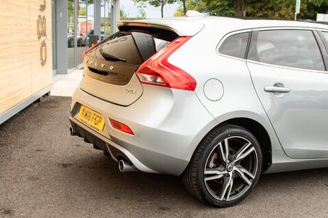 Volvo V40 D4 R-DESIGN PRO 8