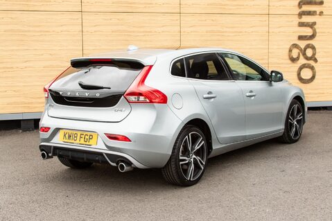 Volvo V40 D4 R-DESIGN PRO 2