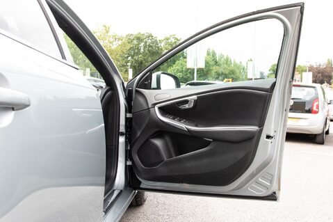 Volvo V40 D4 R-DESIGN PRO 14