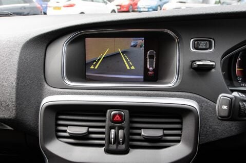 Volvo V40 D4 R-DESIGN PRO 28