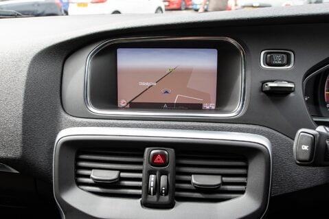Volvo V40 D4 R-DESIGN PRO 25