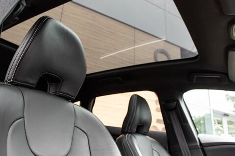 Volvo V40 D4 R-DESIGN PRO 30