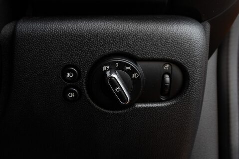 Mini Hatch COOPER S 16