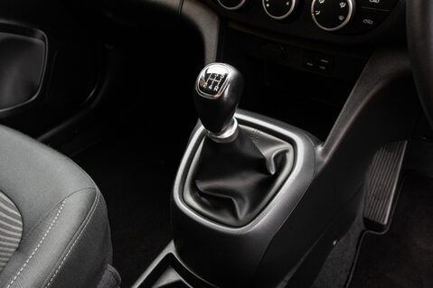 Hyundai i10 PLAY 33