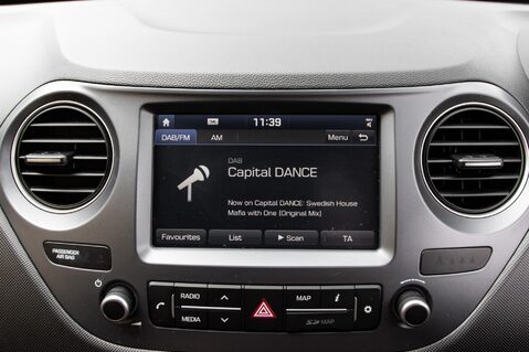 Hyundai i10 PLAY 23