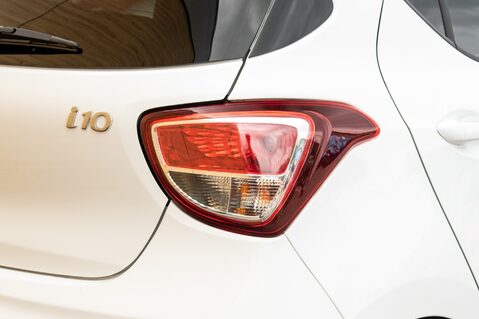 Hyundai i10 PLAY 9
