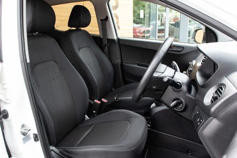 Hyundai i10 PLAY 32