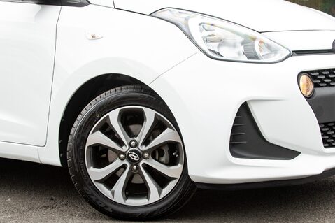 Hyundai i10 PLAY 11