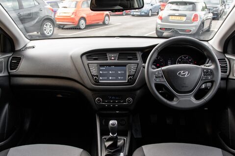 Hyundai i20 MPI PREMIUM NAV 3