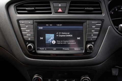 Hyundai i20 MPI PREMIUM NAV 22