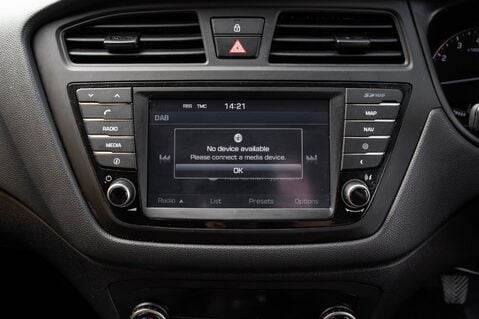 Hyundai i20 MPI PREMIUM NAV 23