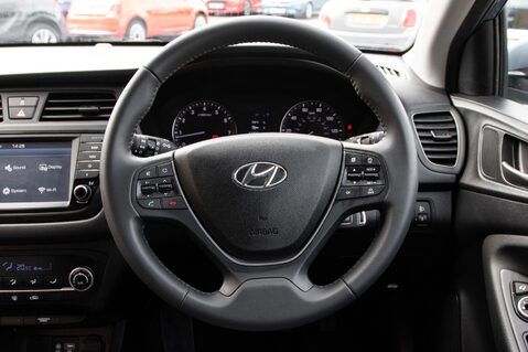 Hyundai i20 MPI PREMIUM NAV 20