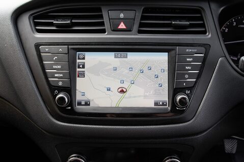 Hyundai i20 MPI PREMIUM NAV 21