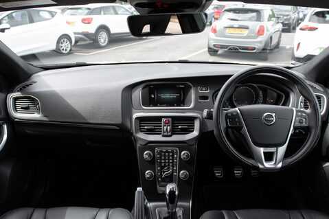 Volvo V40 T2 R-DESIGN EDITION 3