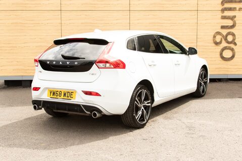 Volvo V40 T2 R-DESIGN EDITION 2