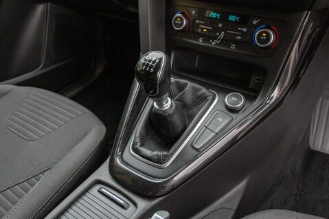 Ford Focus TITANIUM TDCI 32