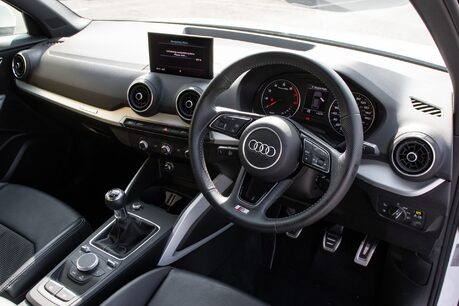 Audi Q2 TFSI S LINE