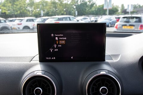 Audi Q2 TFSI S LINE 24