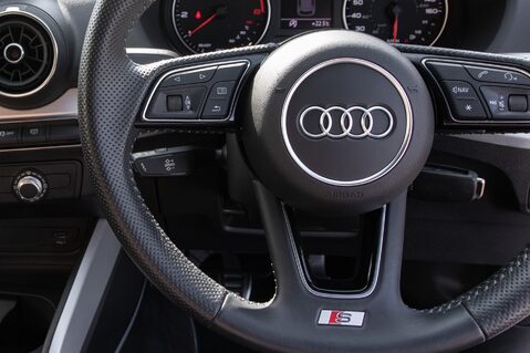 Audi Q2 TFSI S LINE 19