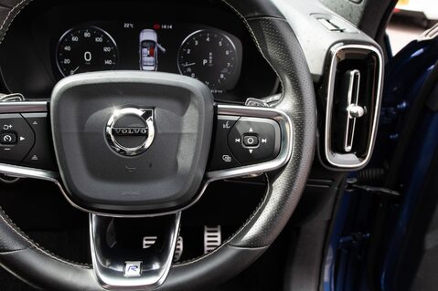 Volvo XC40 T3 R-DESIGN 20