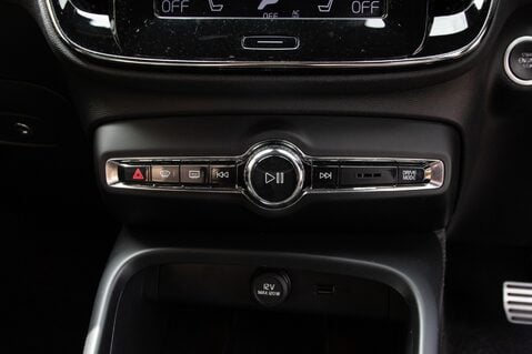 Volvo XC40 T3 R-DESIGN 34
