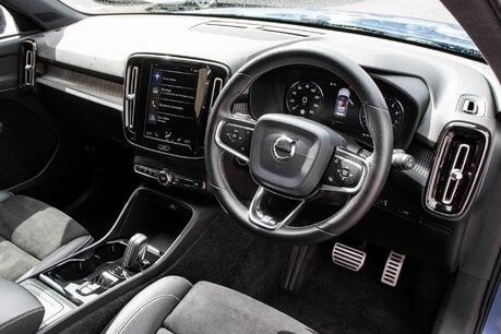 Volvo XC40 T3 R-DESIGN