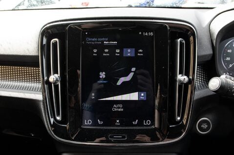 Volvo XC40 T3 R-DESIGN 30
