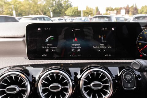 Mercedes-Benz A Class A 200 AMG LINE PREMIUM PLUS 29