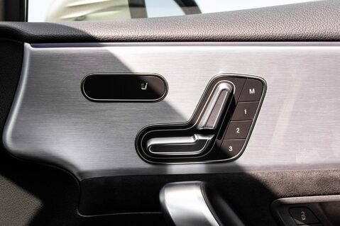 Mercedes-Benz A Class A 200 AMG LINE PREMIUM PLUS 39