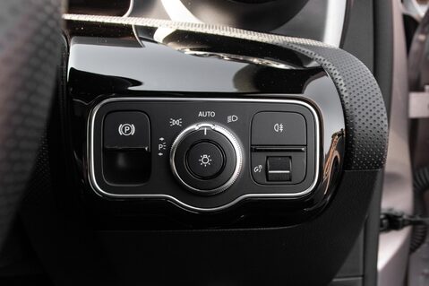 Mercedes-Benz A Class A 200 AMG LINE PREMIUM PLUS 17