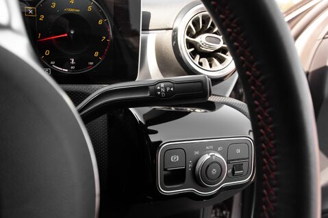 Mercedes-Benz A Class A 200 AMG LINE PREMIUM PLUS 19