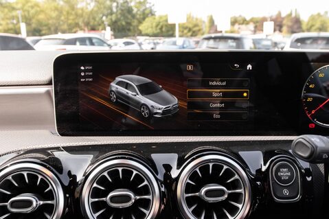 Mercedes-Benz A Class A 200 AMG LINE PREMIUM PLUS 28