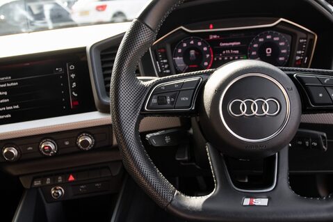 Audi A1 SPORTBACK TFSI S LINE 19