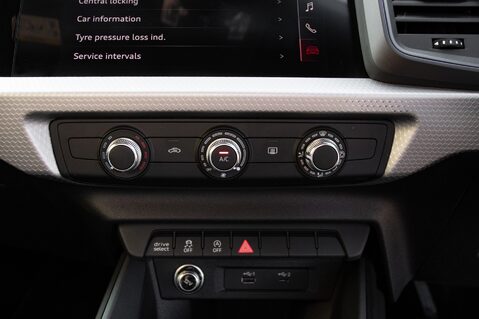 Audi A1 SPORTBACK TFSI S LINE 33