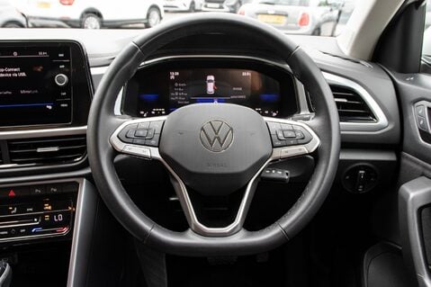 Volkswagen T-Roc LIFE TSI DSG 21