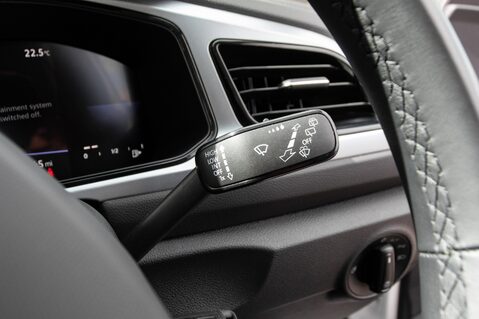 Volkswagen T-Roc LIFE TSI DSG 18