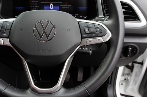 Volkswagen T-Roc LIFE TSI DSG 20