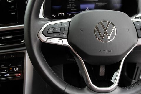 Volkswagen T-Roc LIFE TSI DSG 19