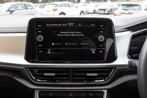 Volkswagen T-Roc LIFE TSI DSG 26