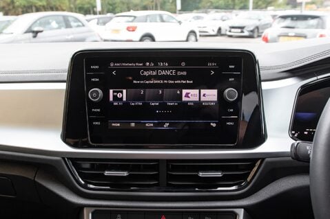 Volkswagen T-Roc LIFE TSI DSG 22