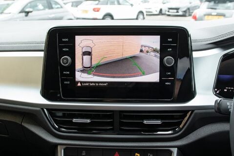 Volkswagen T-Roc LIFE TSI DSG 29