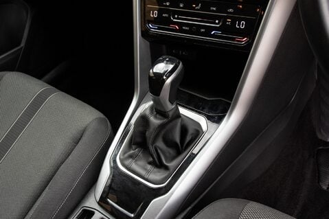 Volkswagen T-Roc LIFE TSI DSG 32